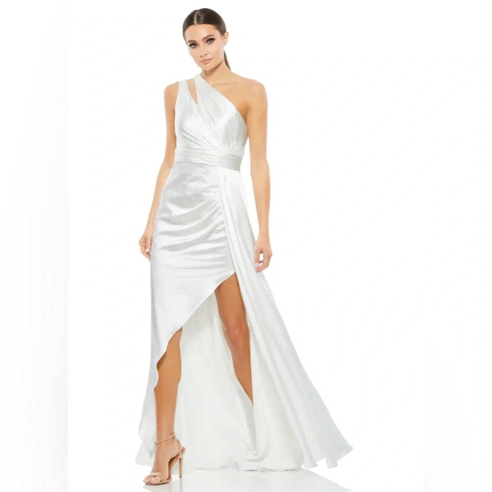 NWT Mac Duggal White One Shoulder‎ Cutout Charmeuse Gown Size 4